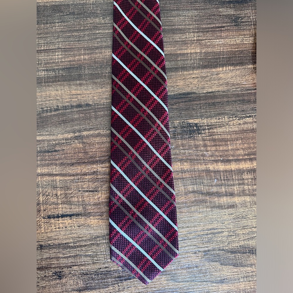 Red Striped Men’s Neck Tie
